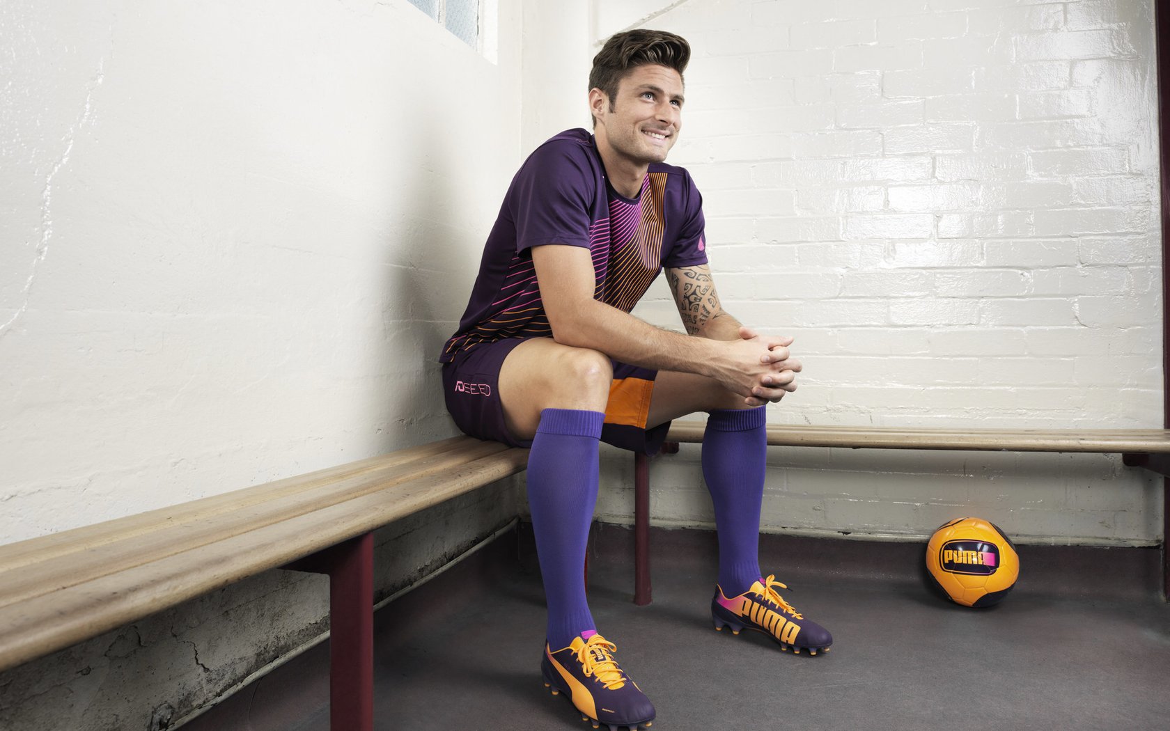 “基层足球基础设施不断完善，青少年足球热情高涨”，青少年足球训练指导思想